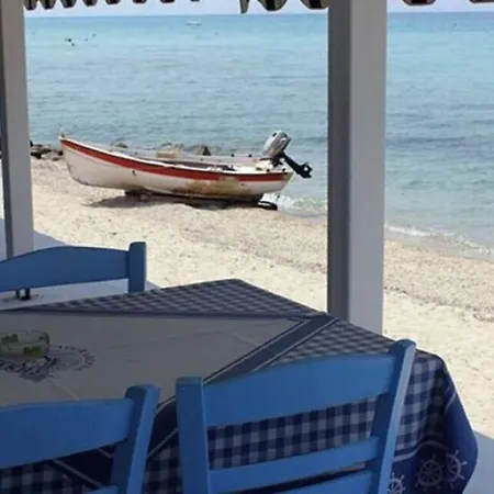 בית נופש Sunkissed Beachfront *